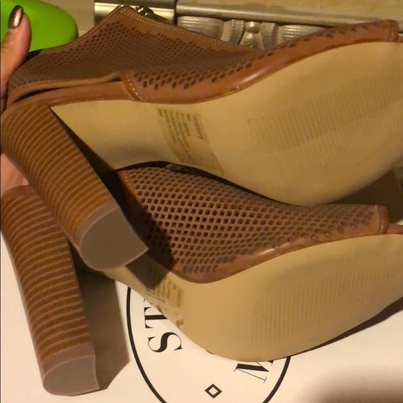 Heels - Picture 5 of 5